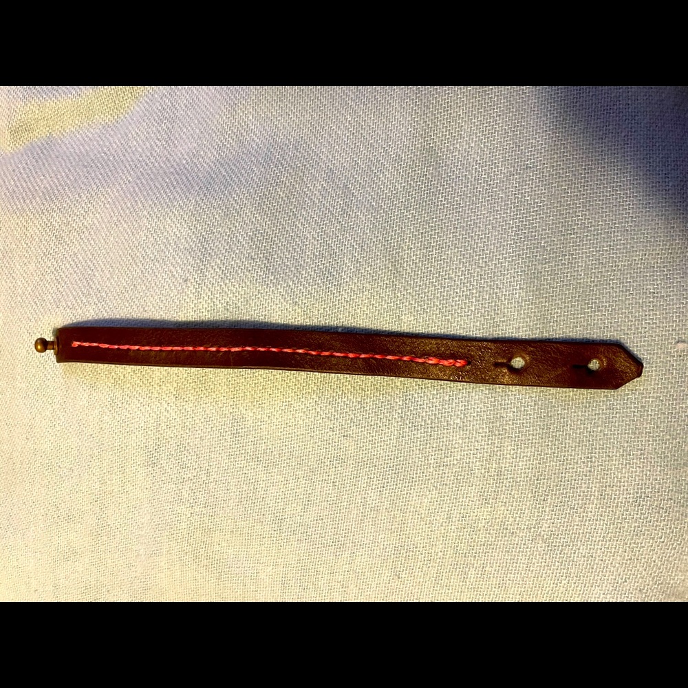 Adjustable leather bracelet w/pink stitching